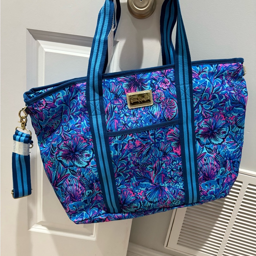 Lilly Pulitzer Vibrant Blue and Pink Shells N Bells Picnic Cooler